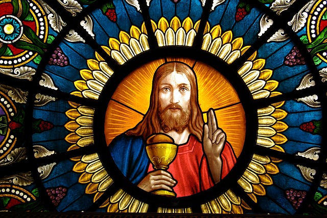 altar-window-1059741_640